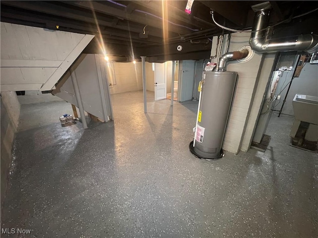 3363 E 125th St, Cleveland, OH 44120 - unfinished basement featuring water heater