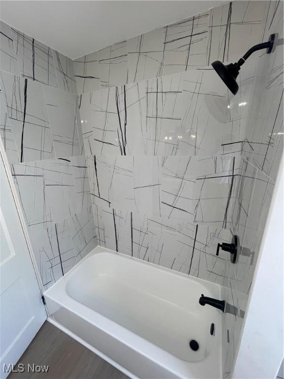 3363 E 125th St, Cleveland, OH 44120 - full bath featuring shower / bathtub combination