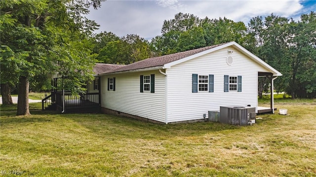3917 Walker Rd, Walker, WV 26180 - view of side of home with a lawn