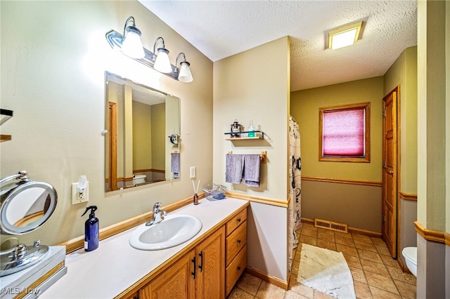 5050 Middle Rd, Conneaut, OH 44030 - bathroom with vanity and a textured ceiling