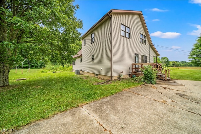 5050 Middle Rd, Conneaut, OH 44030 - view of side of home featuring a lawn