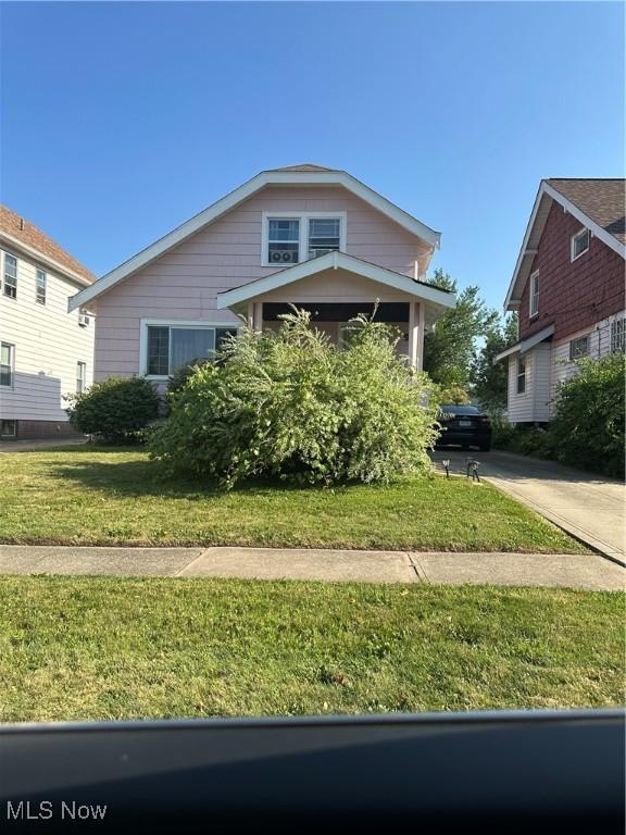 6215 Merkle Ave, Parma, OH 44129 - view of front facade featuring a front yard
