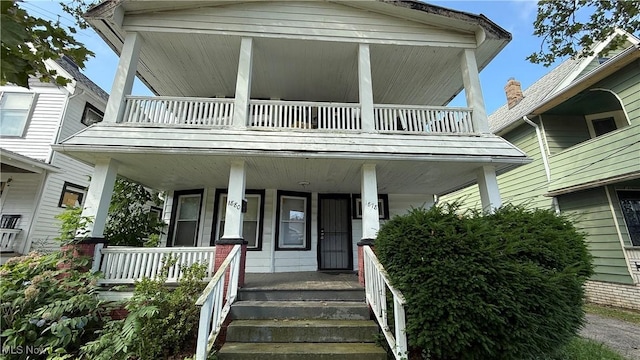 view of front of home featuring a balcony and a porch