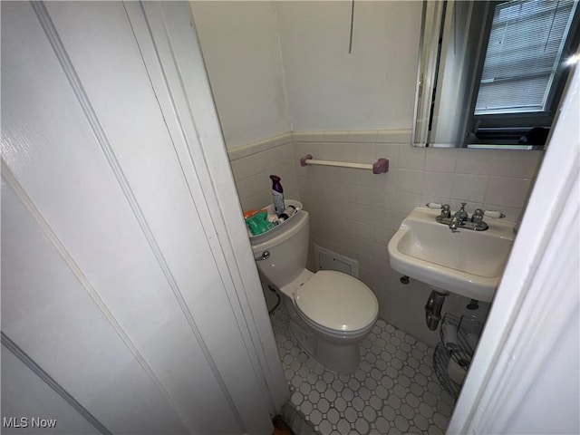15610 Van Aken Blvd Unit 5, Shaker Heights, OH 44120 - bathroom with tile walls and wainscoting