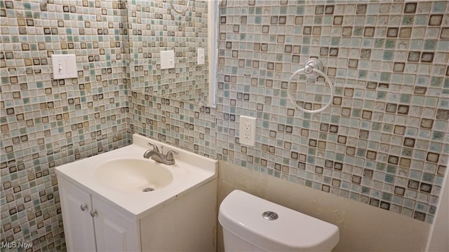 20737 Bowling Green Rd, Maple Heights, OH 44137 - bathroom with tile walls and vanity