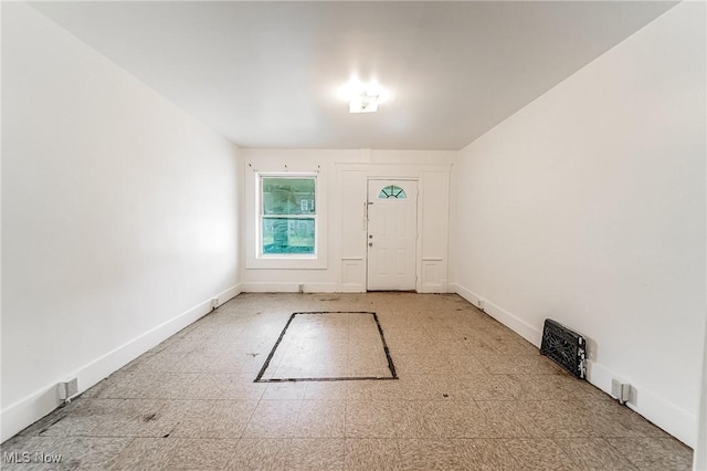 1150 W 5th St, Lorain, OH 44052 - foyer with baseboards