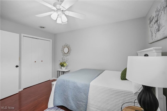 6 Wedgewood Dr, Willard, OH 44890 - bedroom featuring wood finished floors, ceiling fan, and a closet