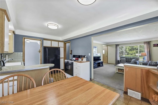 6713 Mackenzie Rd, North Olmsted, OH 44070 - dining area featuring light carpet