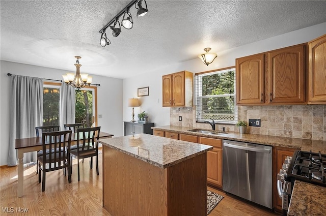 1036 Larkens Way, Medina, OH 44256 - kitchen featuring appliances with stainless steel finishes, light wood-style floors, a chandelier, a center island, and tasteful backsplash