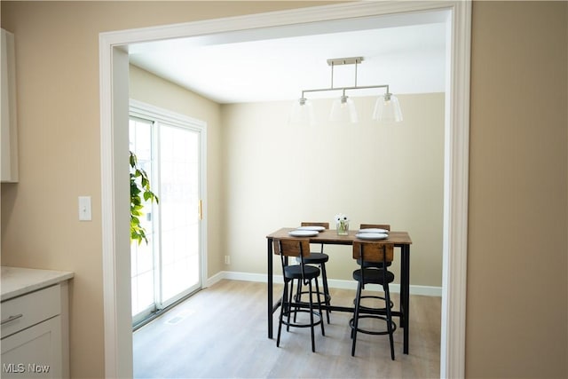 5699 Colgate Ave, Austintown, OH 44515 - dining space featuring light wood-style flooring and baseboards