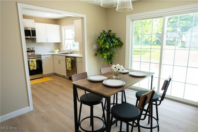 5699 Colgate Ave, Austintown, OH 44515 - dining space featuring light wood finished floors and baseboards