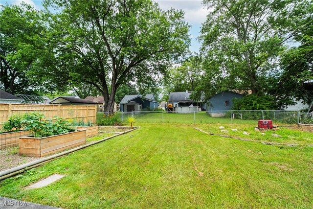 162 N Beverly Ave, Youngstown, OH 44515 - view of yard with a garden