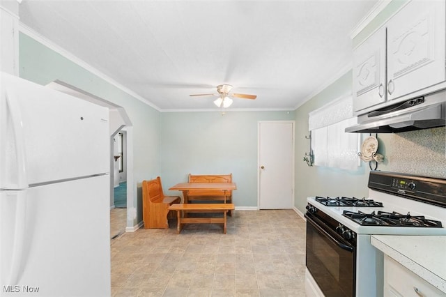 274 2nd St SW, Brewster, OH 44613 - kitchen with freestanding refrigerator, gas range oven, under cabinet range hood, ornamental molding, and ceiling fan