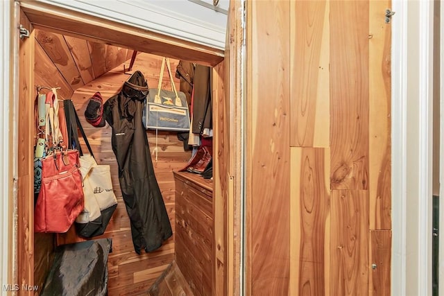 2215 S Belvoir Blvd, University Heights, OH 44118 - view of closet