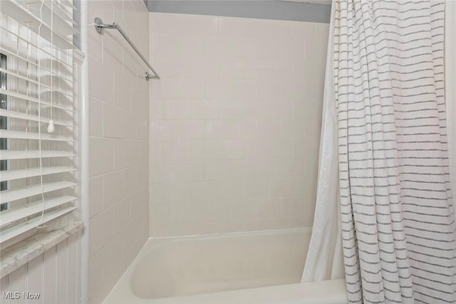 2215 S Belvoir Blvd, University Heights, OH 44118 - full bathroom with shower / tub combo