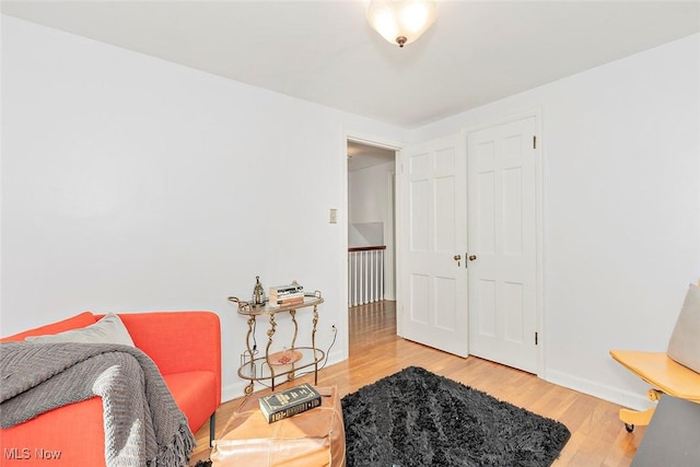 2215 S Belvoir Blvd, University Heights, OH 44118 - sitting room featuring wood finished floors and baseboards