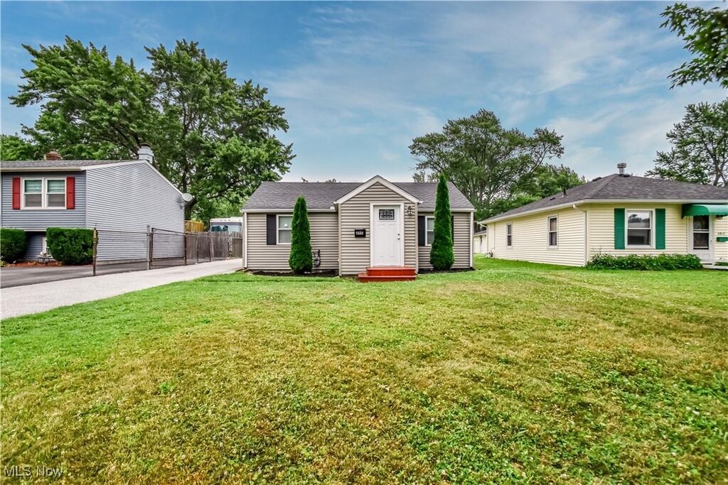 4911 Glenn Lodge Rd, Mentor, OH 44060 - photo 1