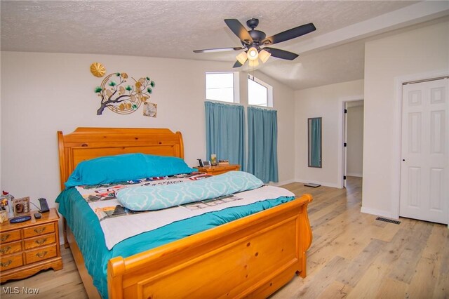 208 Jefferson Blvd, Mingo Junction, OH 43938 - bedroom featuring light wood-style flooring, a textured ceiling, a ceiling fan, and vaulted ceiling