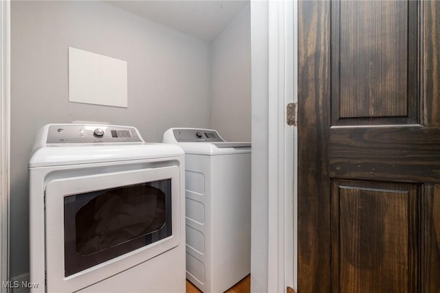 1906 W 47th St, Cleveland, OH 44102 - laundry room with independent washer and dryer