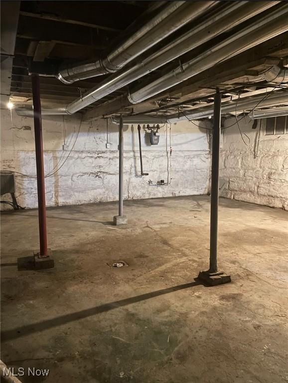 501 W 21st St, Lorain, OH 44052 - unfinished basement featuring gas meter