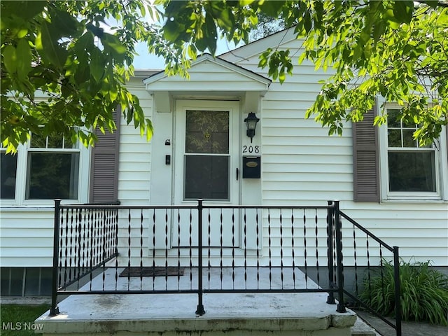208 Park St, Saint Clairsville, OH 43950 - photo 1