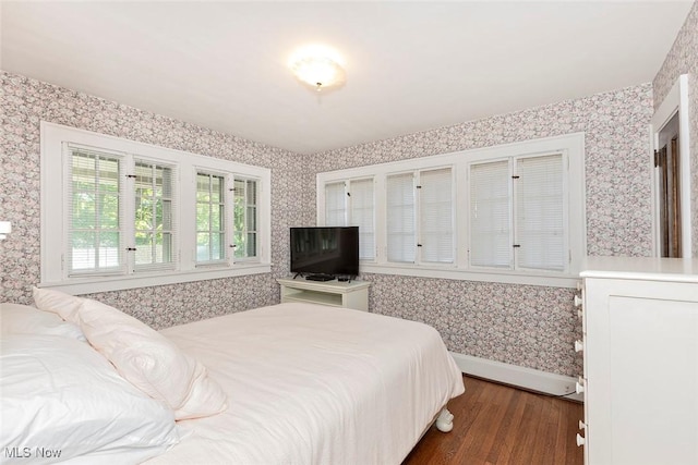 1539 Compton Rd, Cleveland Heights, OH 44118 - bedroom with wallpapered walls and wood finished floors