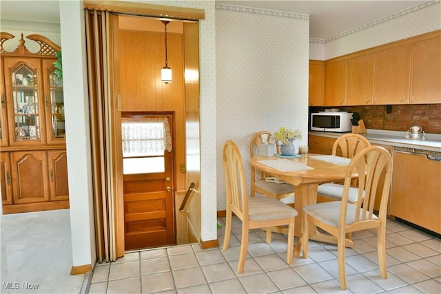 3787 Helsey Fusselman Rd, Southington, OH 44470 - dining room featuring wallpapered walls and baseboards