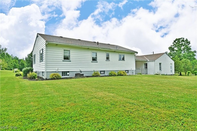 3787 Helsey Fusselman Rd, Southington, OH 44470 - rear view of property with a yard