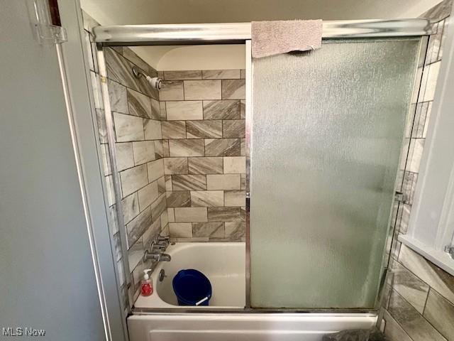 19510 Gardenview Dr, Maple Heights, OH 44137 - full bath with combined bath / shower with glass door