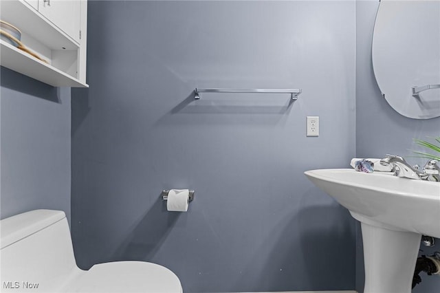 184 Creekledge Ln, Copley, OH 44321 - half bathroom featuring toilet