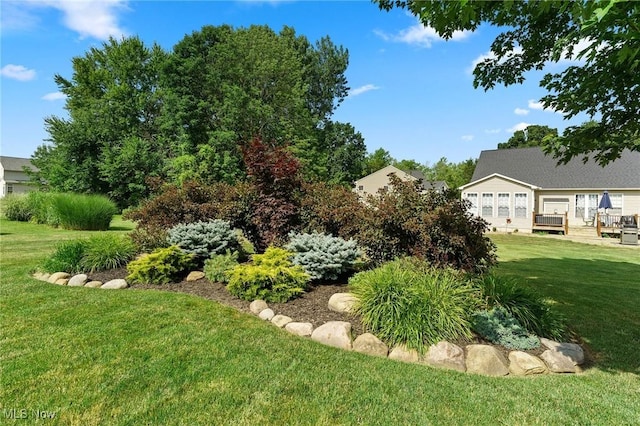 184 Creekledge Ln, Copley, OH 44321 - view of grassy yard featuring a wooden deck