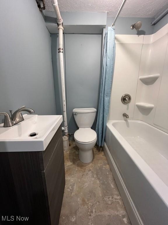 4575 Fishcreek Rd, Stow, OH 44224 - bathroom with a textured ceiling, shower / bath combo, and vanity