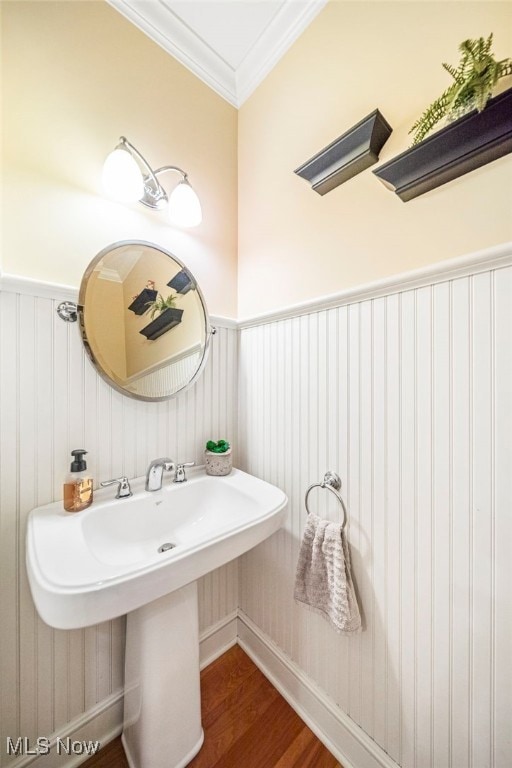11275 Beechnut Ln, Chardon, OH 44024 - bathroom featuring wood finished floors, crown molding, and wainscoting