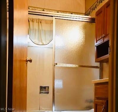 134 E Summit St, Alliance, OH 44601 - full bathroom featuring enclosed tub / shower combo