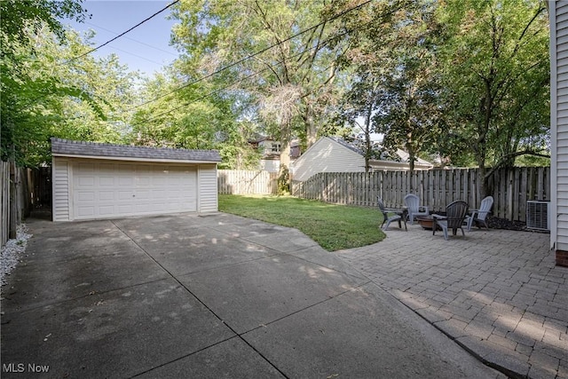 2383 Saybrook Rd, University Heights, OH 44118 - fenced backyard featuring an outdoor structure and a garage
