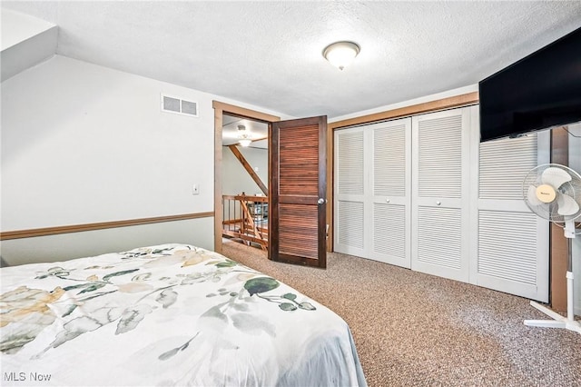 1173 Ridge Rd, Salem, OH 44460 - bedroom featuring carpet floors, a closet, and a textured ceiling