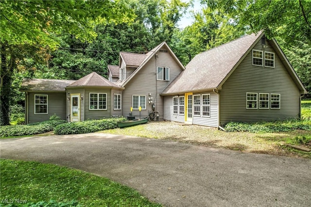 1173 Ridge Rd, Salem, OH 44460 - view of front facade with roof with shingles
