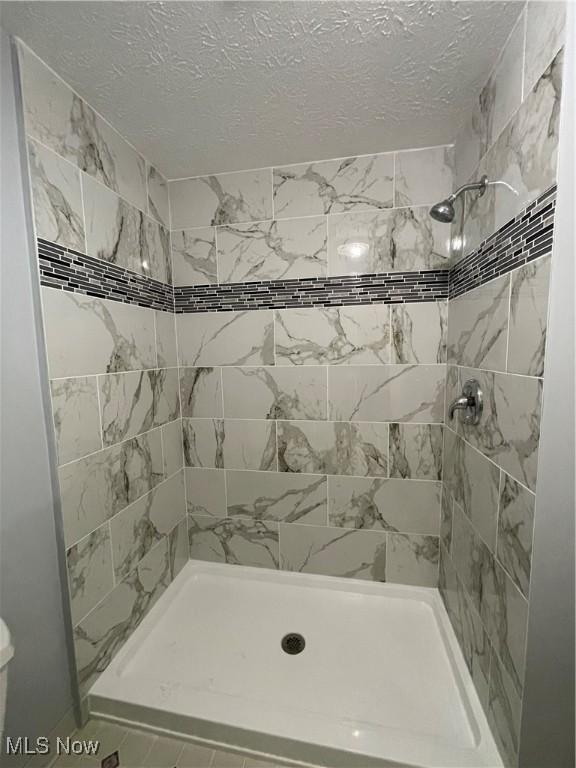 6466 Concord Rd Unit M4, Parma, OH 44134 - full bath with a tile shower and a textured ceiling