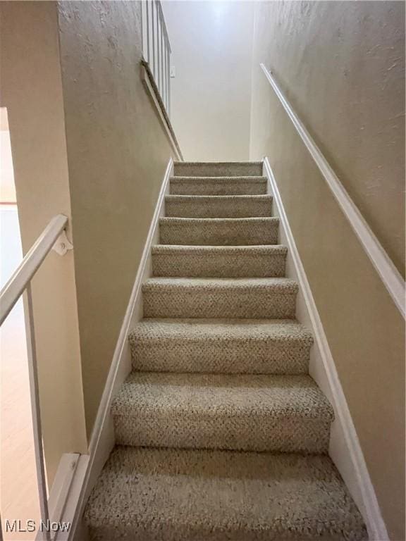 6466 Concord Rd Unit M4, Parma, OH 44134 - view of staircase