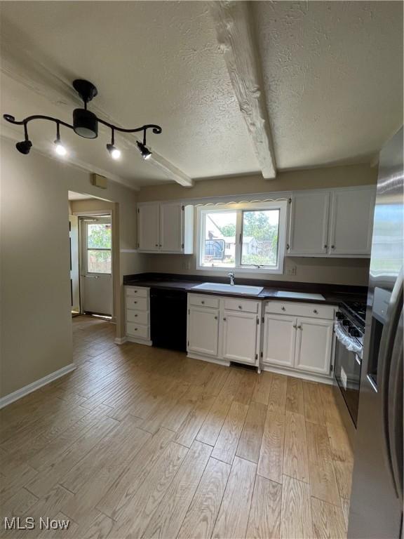 6466 Concord Rd Unit M4, Parma, OH 44134 - kitchen featuring stainless steel appliances, dark countertops, light wood-style flooring, a textured ceiling, and white cabinets