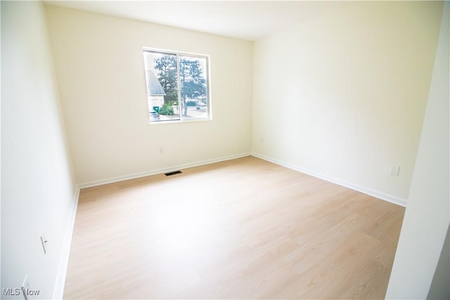 7142 N Oxshire Pl, Concord, OH 44077 - empty room with light wood-style flooring and baseboards