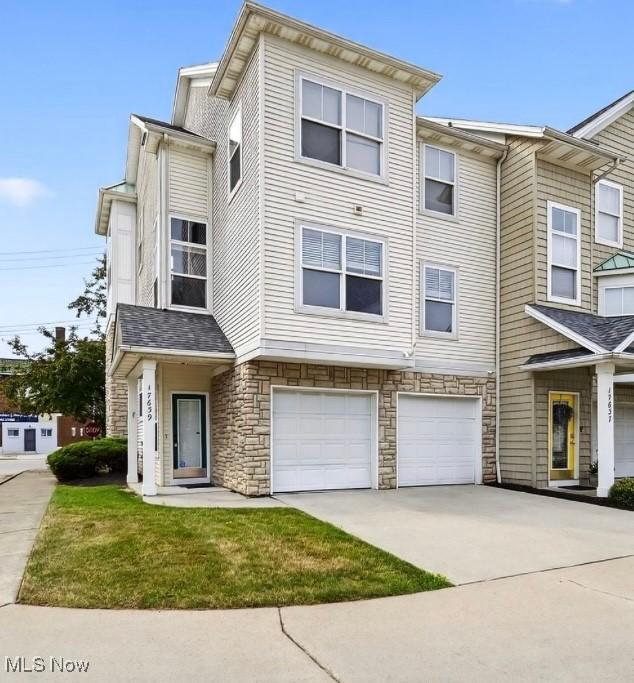 17639 Wildwood Ln, Cleveland, OH 44119 - photo 1