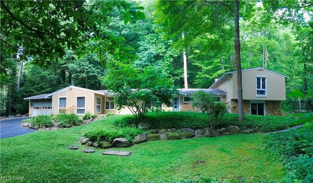 17079 Cats Den Rd, Chagrin Falls, OH 44023 - view of grassy yard featuring an attached garage and driveway