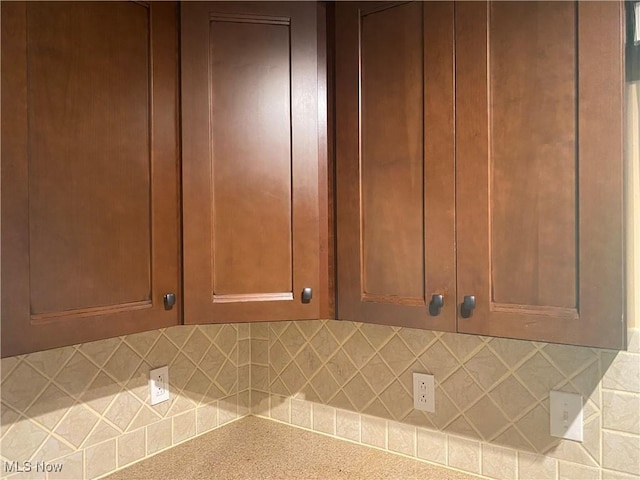 17079 Cats Den Rd, Chagrin Falls, OH 44023 - detailed view of tasteful backsplash
