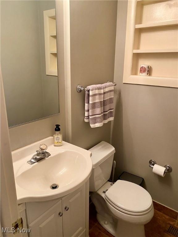 17079 Cats Den Rd, Chagrin Falls, OH 44023 - bathroom with vanity and toilet