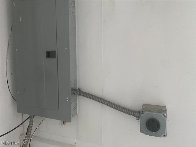 17079 Cats Den Rd, Chagrin Falls, OH 44023 - detailed view of electric panel