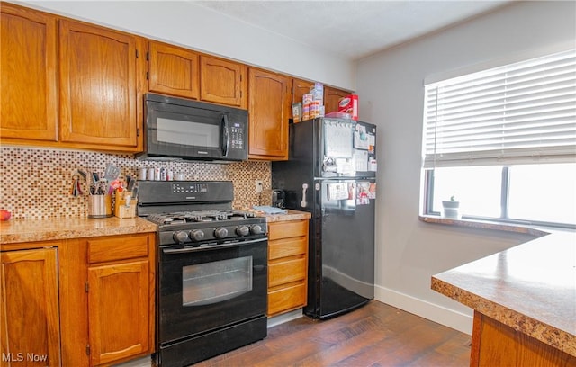 2262 Pine Top Ct Unit 31, Akron, OH 44319 - kitchen with black appliances, tasteful backsplash, dark wood-style floors, light countertops, and brown cabinets