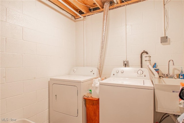 2262 Pine Top Ct Unit 31, Akron, OH 44319 - laundry room featuring washing machine and dryer and concrete block wall