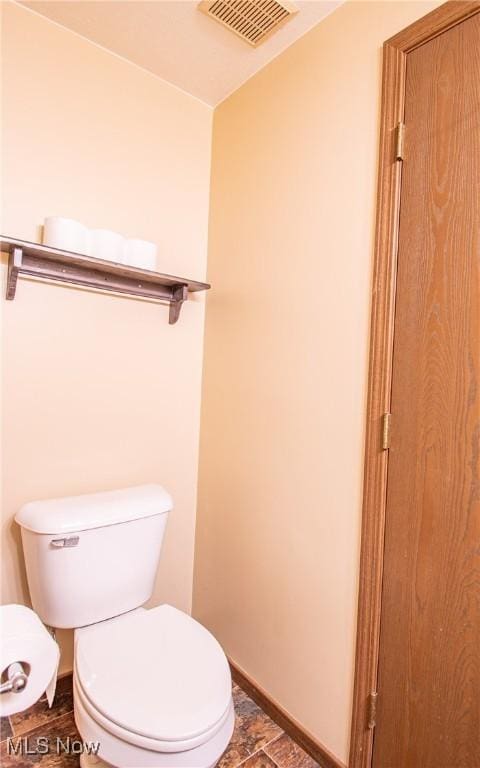 2262 Pine Top Ct Unit 31, Akron, OH 44319 - bathroom with toilet and baseboards