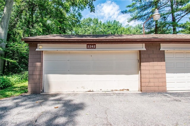 2262 Pine Top Ct Unit 31, Akron, OH 44319 - view of garage